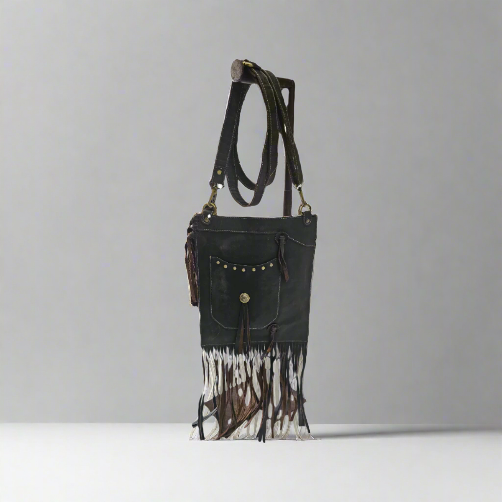 9167 Black leather shoulder bag w/ studs and fringes
