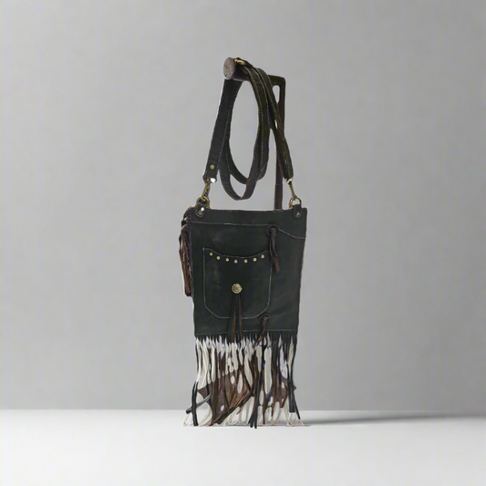 9167 Black leather shoulder bag w/ studs and fringes